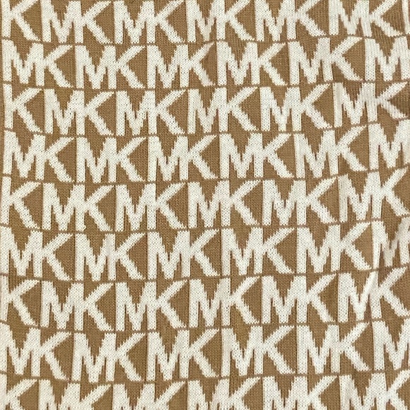 Reversible Michael Kors Scarf - Picture 9 of 11